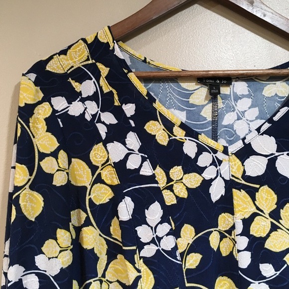 Sami & Jo Dark Floral Pleated Tunic Top Women L Navy Yellow Casual Mature Office - Picture 2 of 11